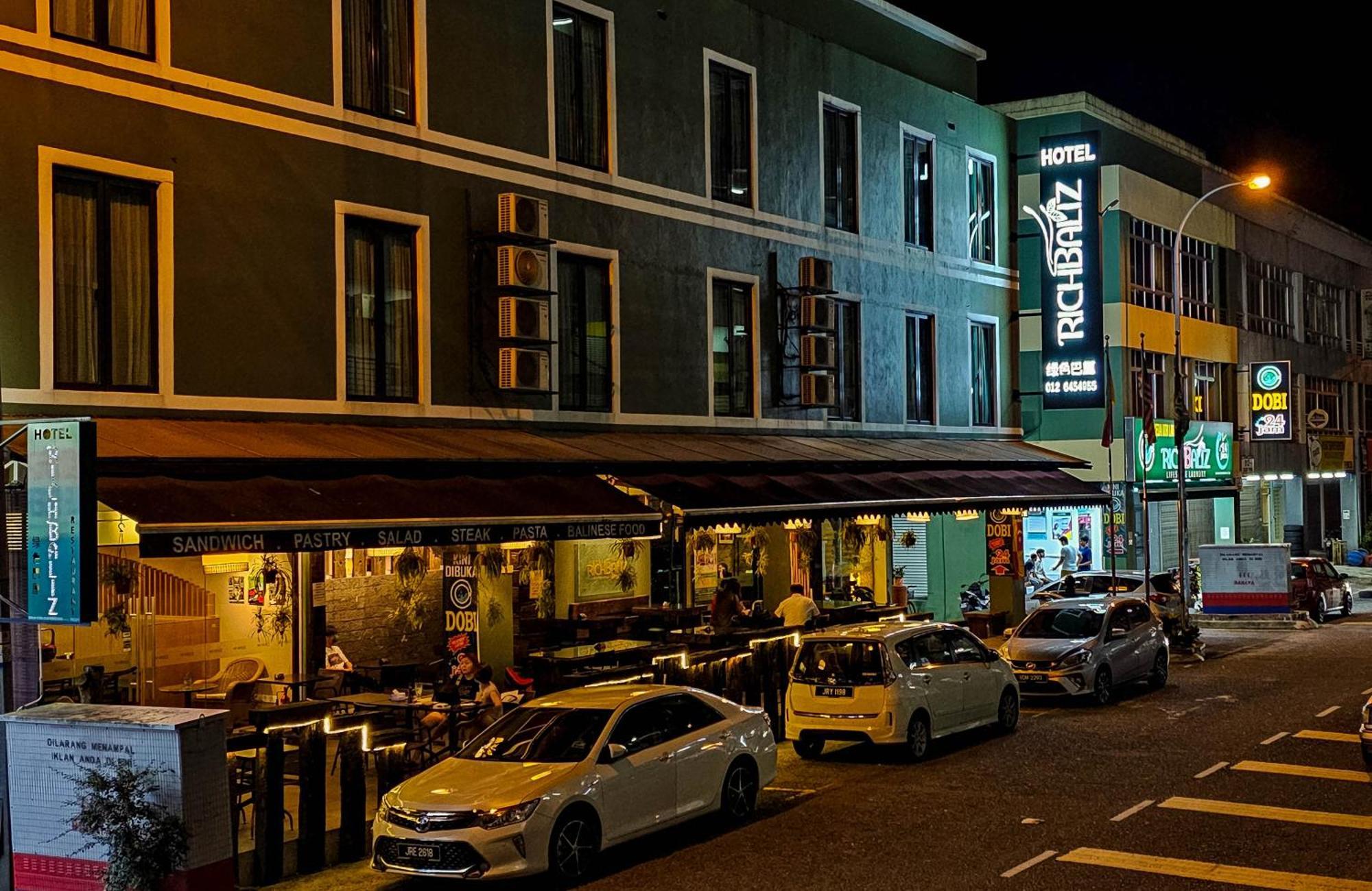 Hotel Richbaliz Selayang Batu Caves Exterior photo